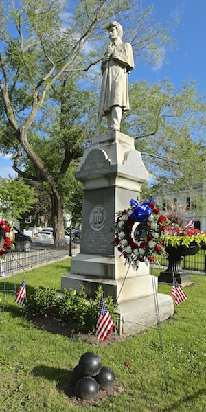 Civil War Monument @ 300 16942